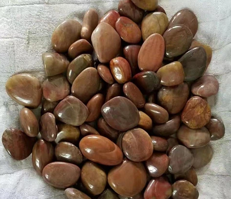 الحصى الحمراء